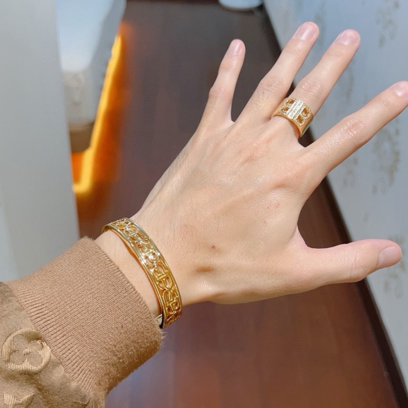 Ba1en*iaga bracelets